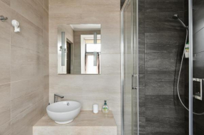 Modern Studio-apartment in the centre, FREE parking Riga